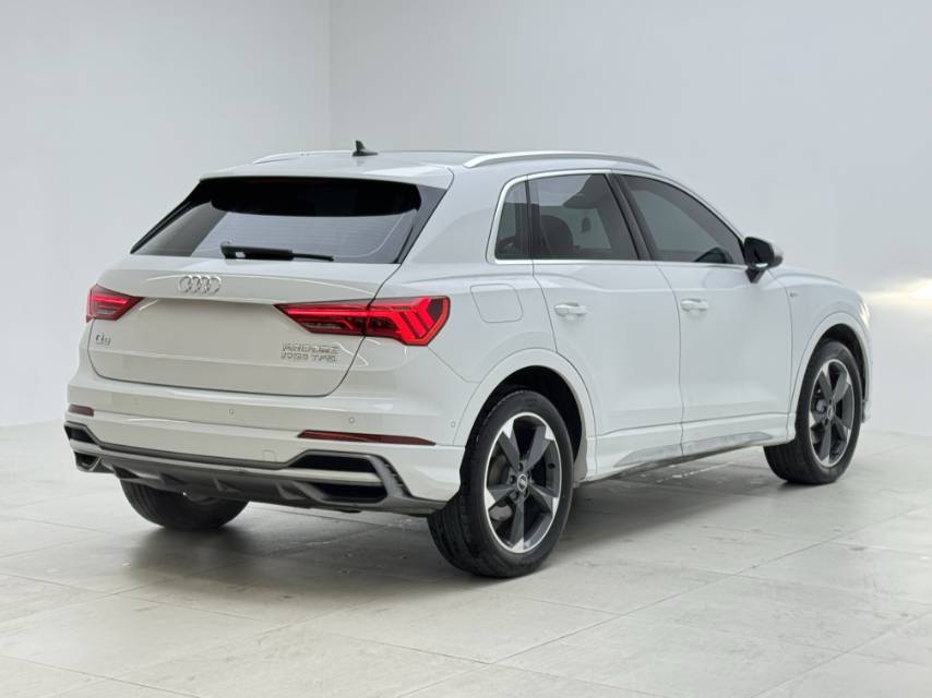 Audi Q3 2023 car image #10