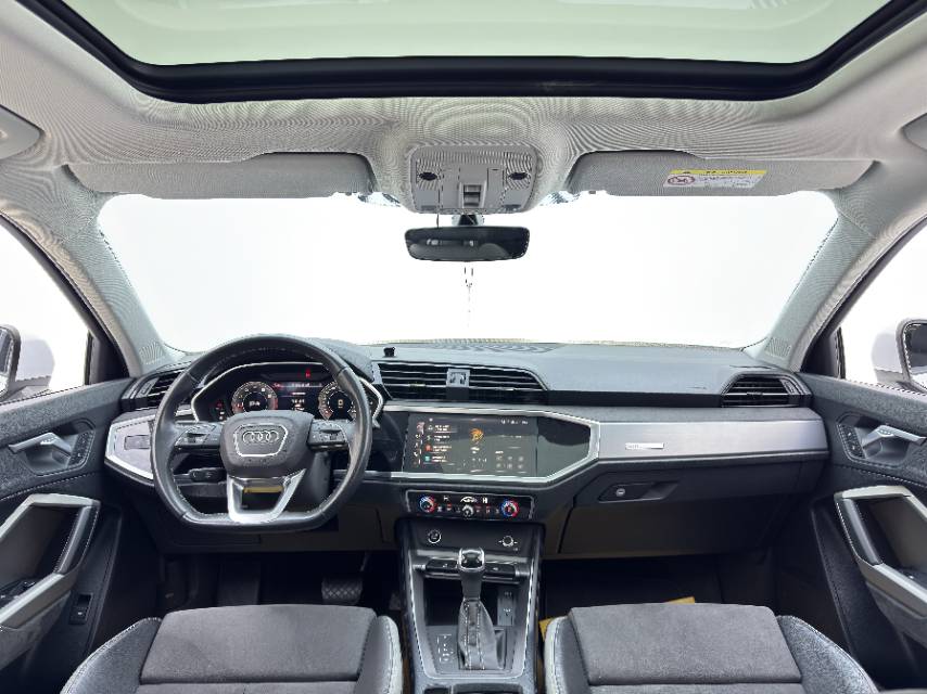 Audi Q3 2023 car image #9