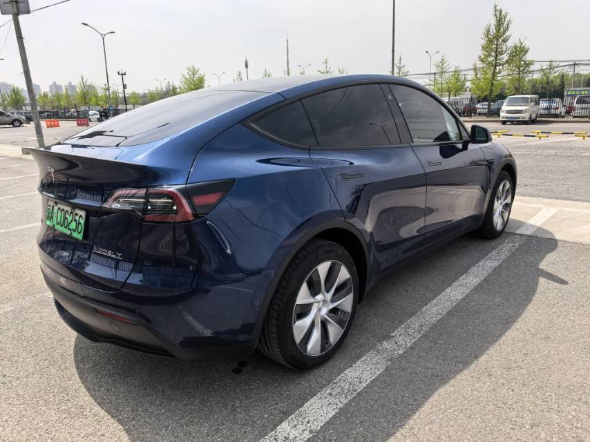Tesla Model Y 2023 #8 Tesla Model Y 2023 car image #8