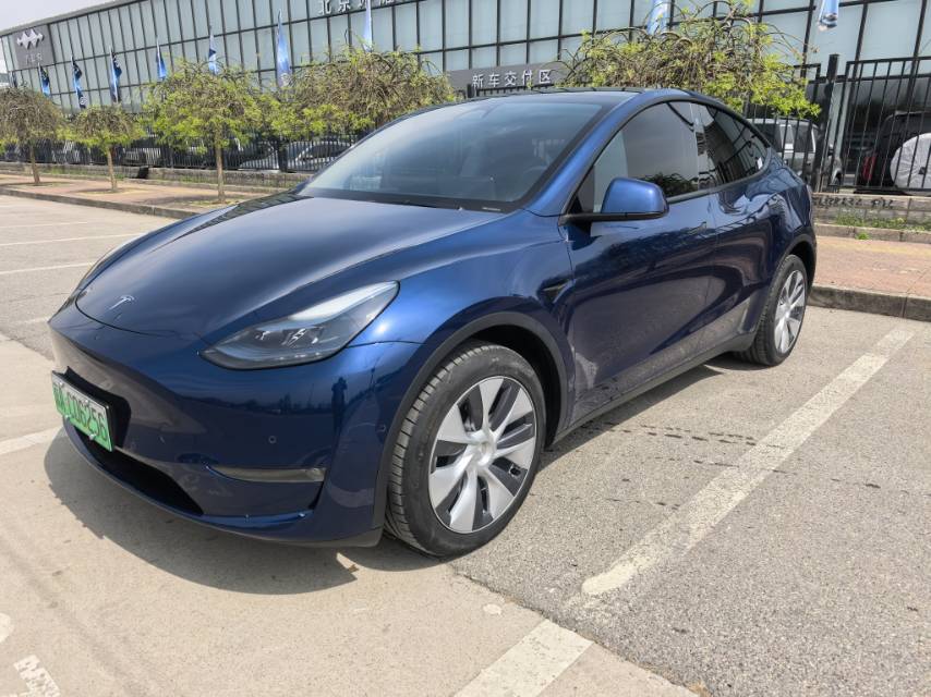 Tesla Model Y 2023 #2 Tesla Model Y 2023 car image #2