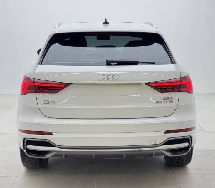 Audi Q3 2023 car image #11