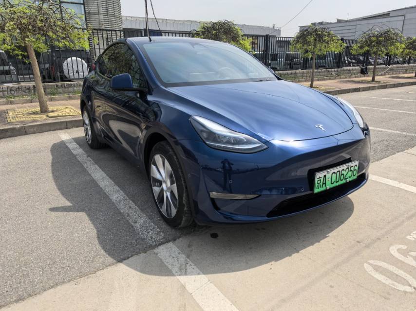 Tesla Model Y 2023 #5 Tesla Model Y 2023 car image #5