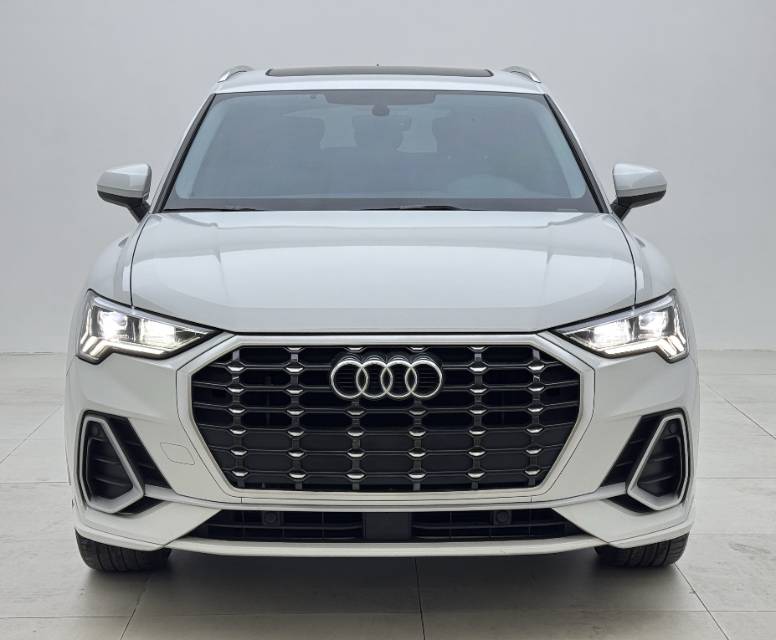 Audi Q3 2023 car image #4