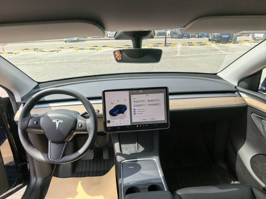 Tesla Model Y 2023 #10 Tesla Model Y 2023 car image #10