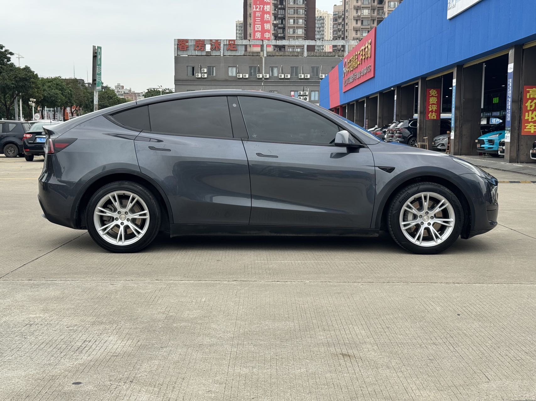 Tesla Model Y 2022 car image #6