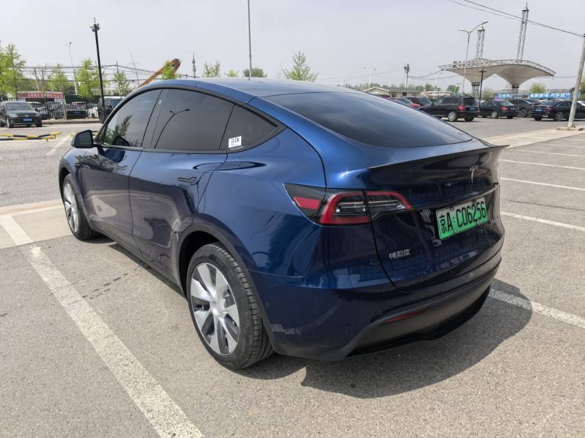Tesla Model Y 2023 #6 Tesla Model Y 2023 car image #6