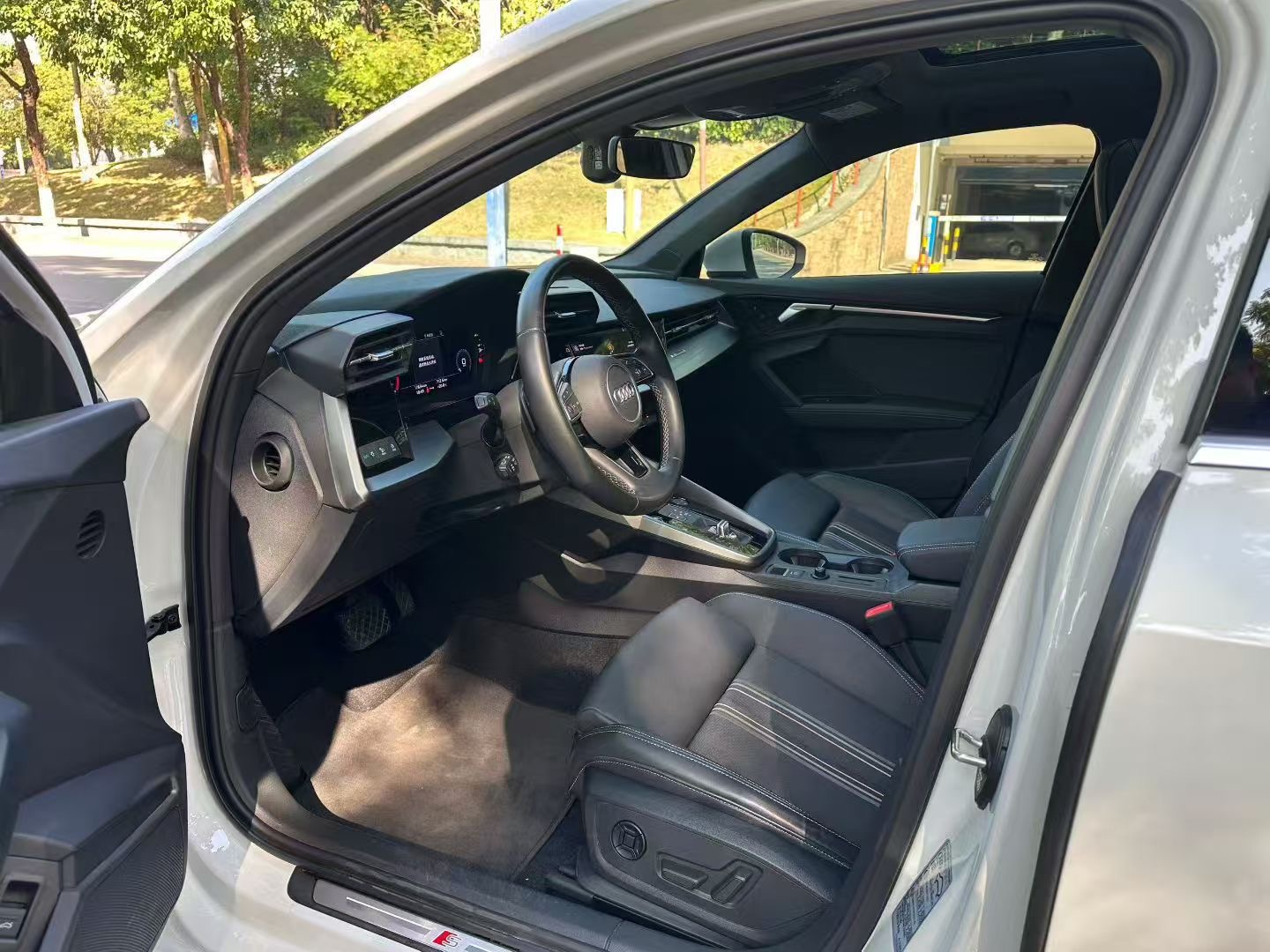 2023 car image #7