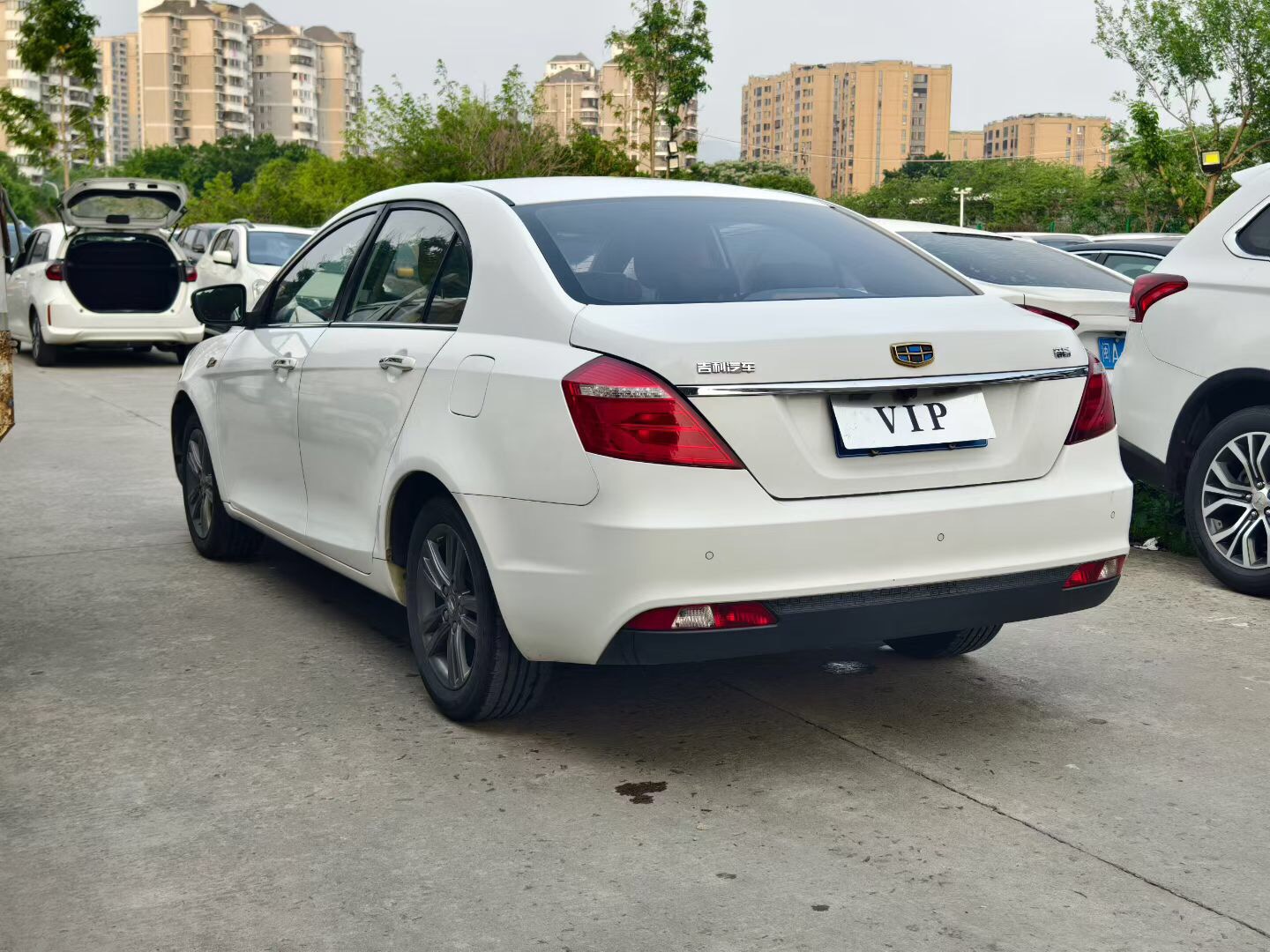 GEELY Emgrand 2017 car image #9