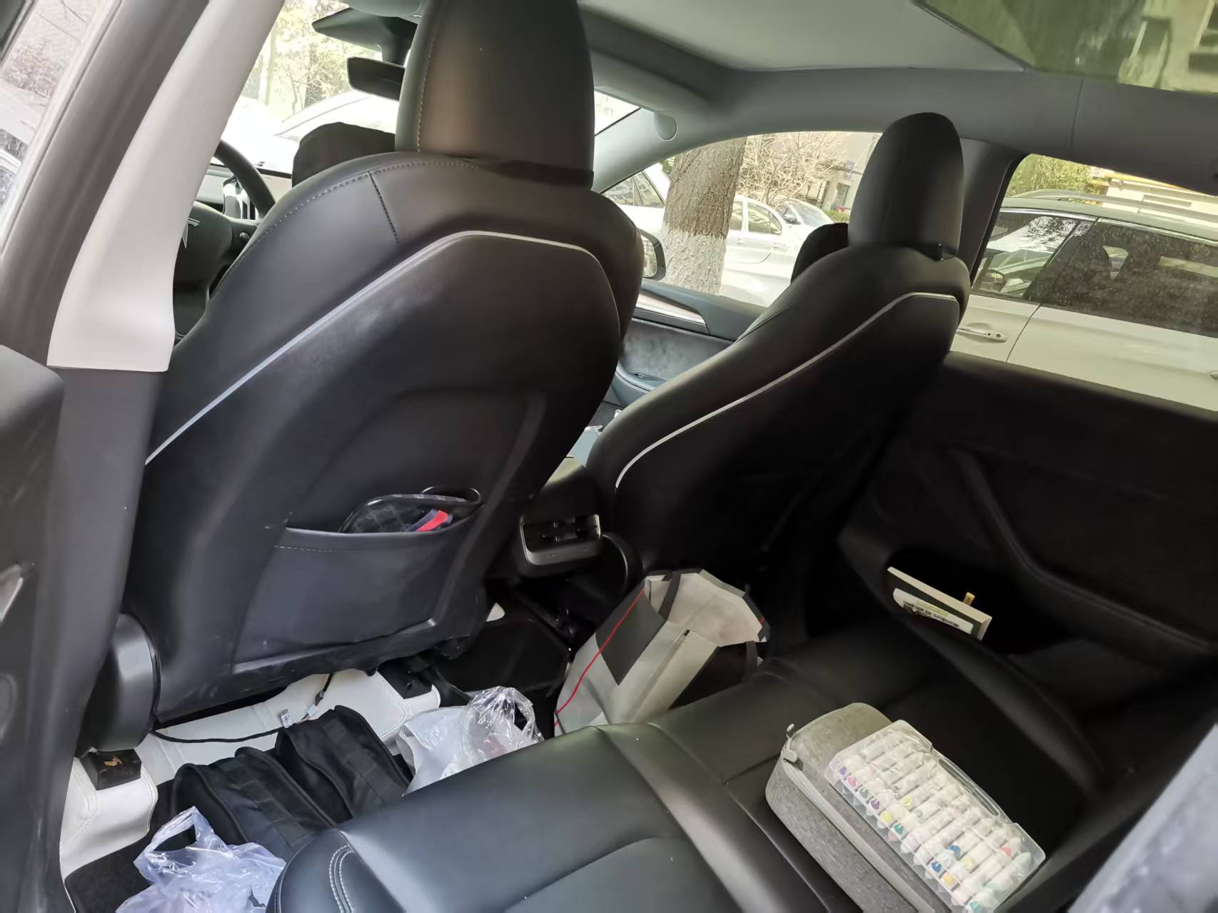 Tesla Model Y 2023 car image #10