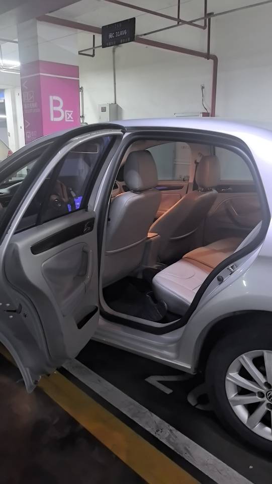 Volkswagen Bora 2012 car image #8