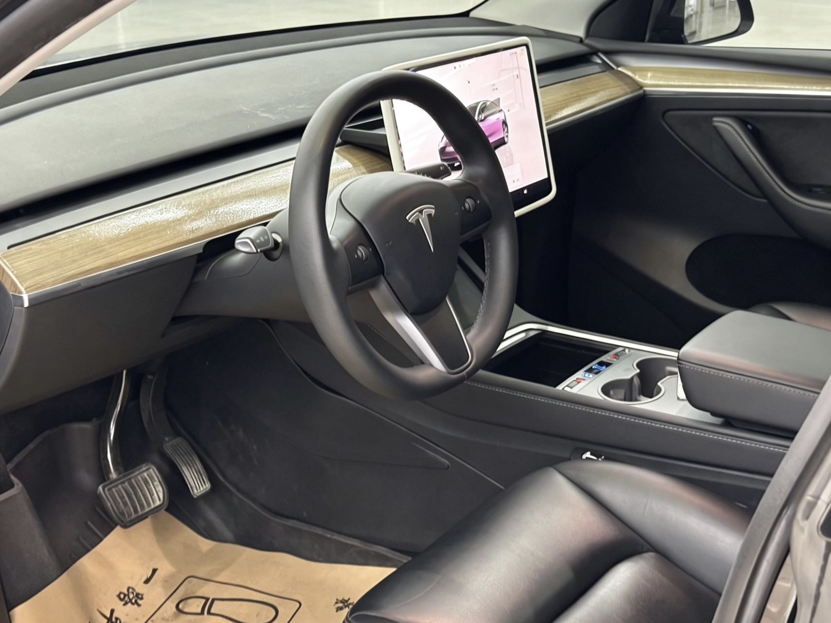 Tesla Model Y 2022 car image #8