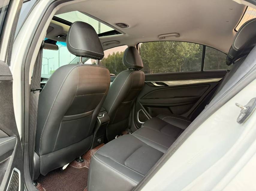 GEELY Emgrand 2019 car image #9