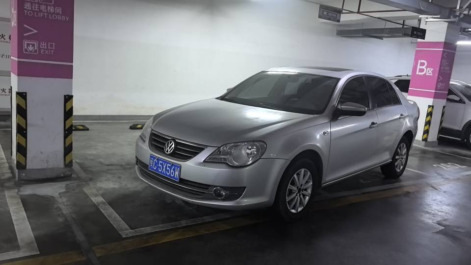 Volkswagen Bora 2012 car image 