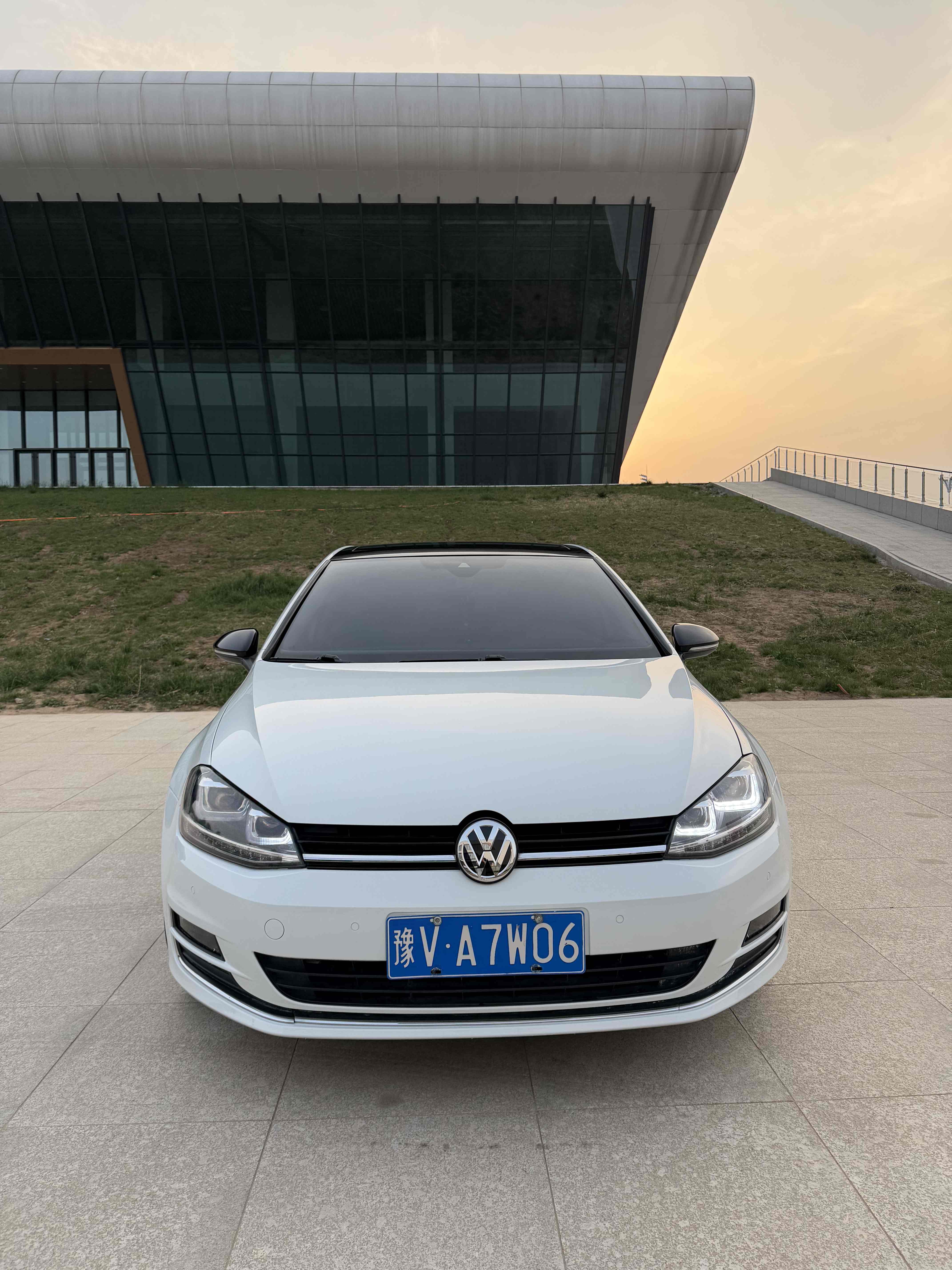 Volkswagen Golf 2017 car image #4