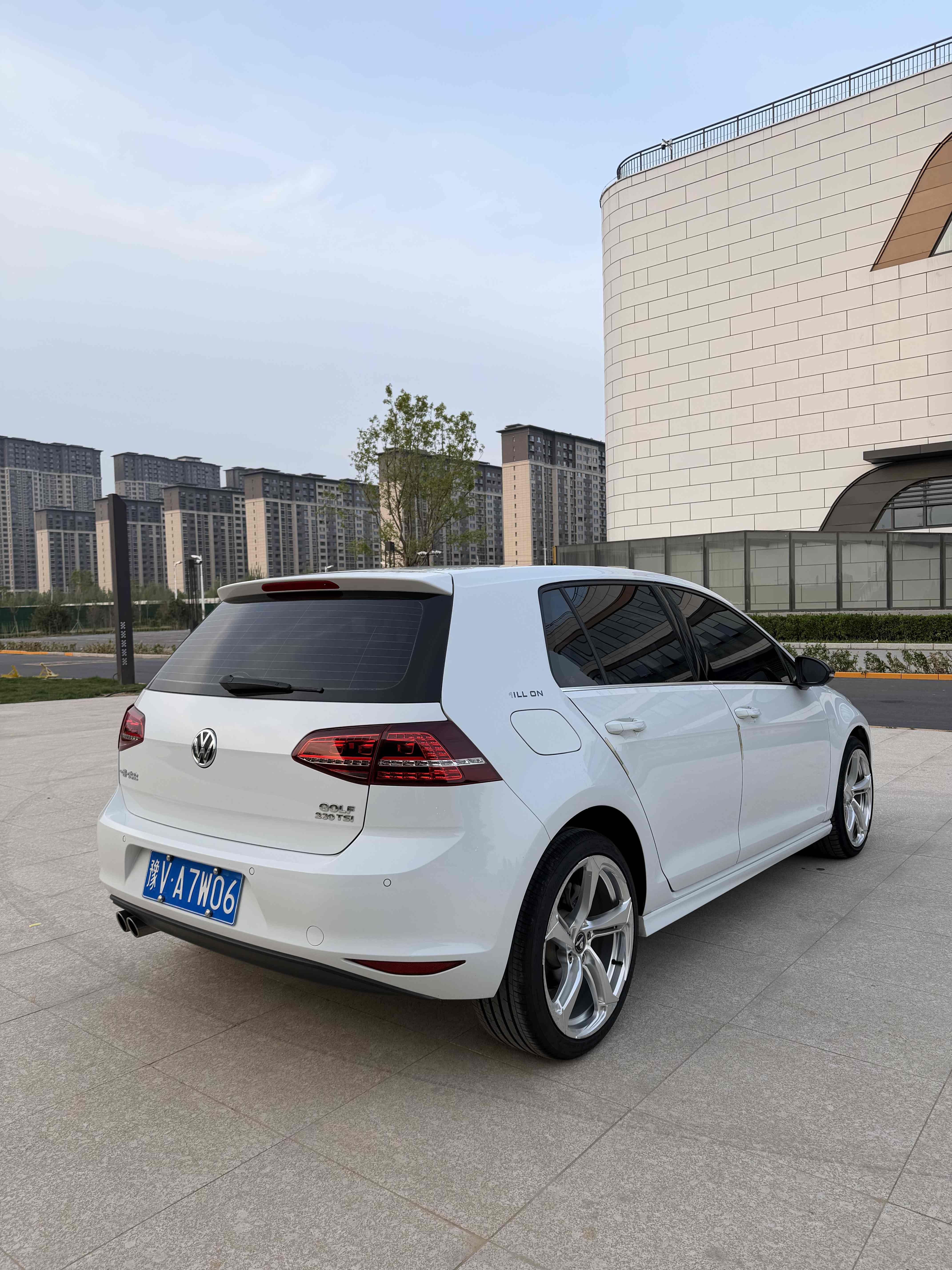 Volkswagen Golf 2017 car image #7