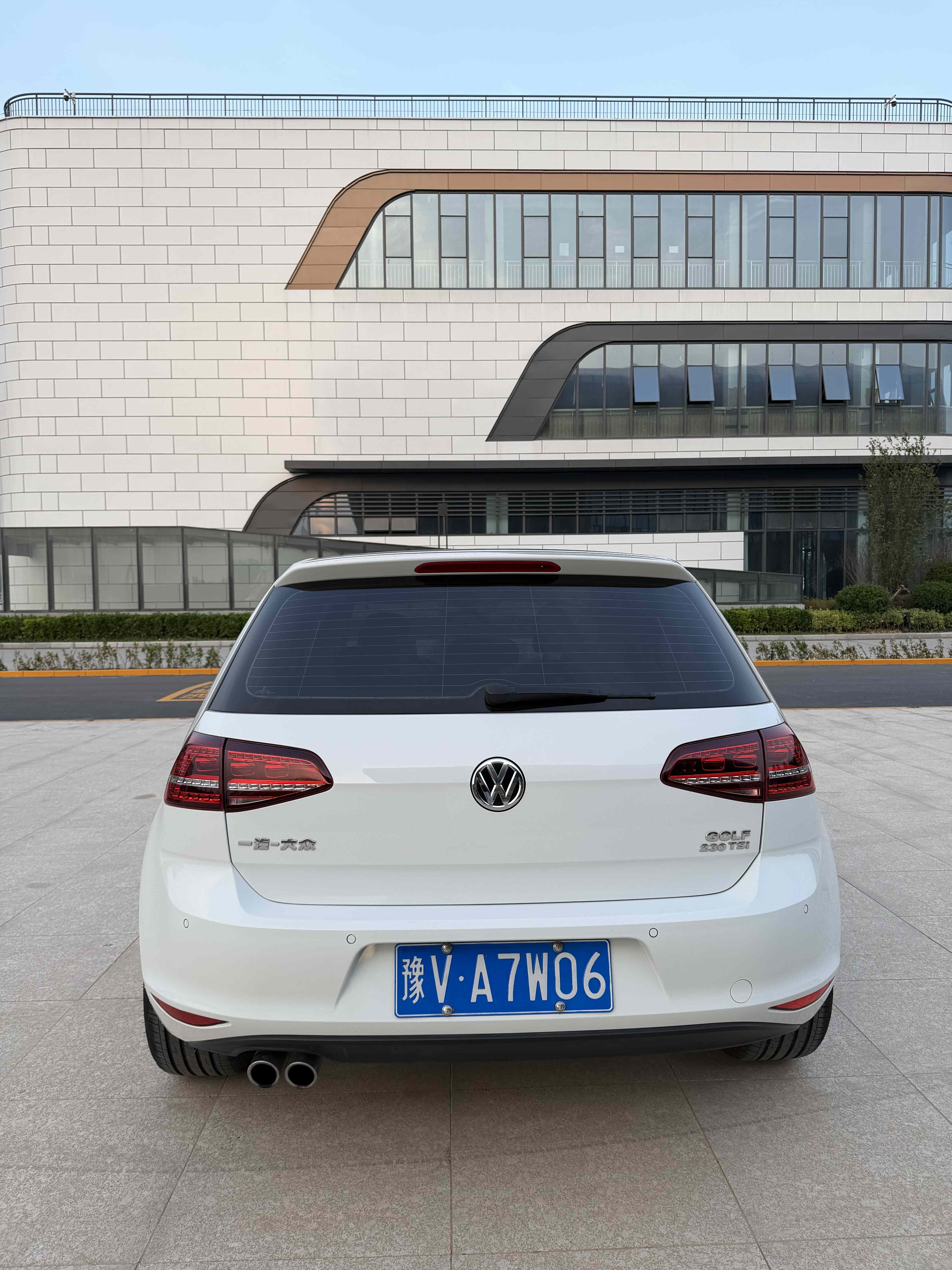 Volkswagen Golf 2017 car image #6