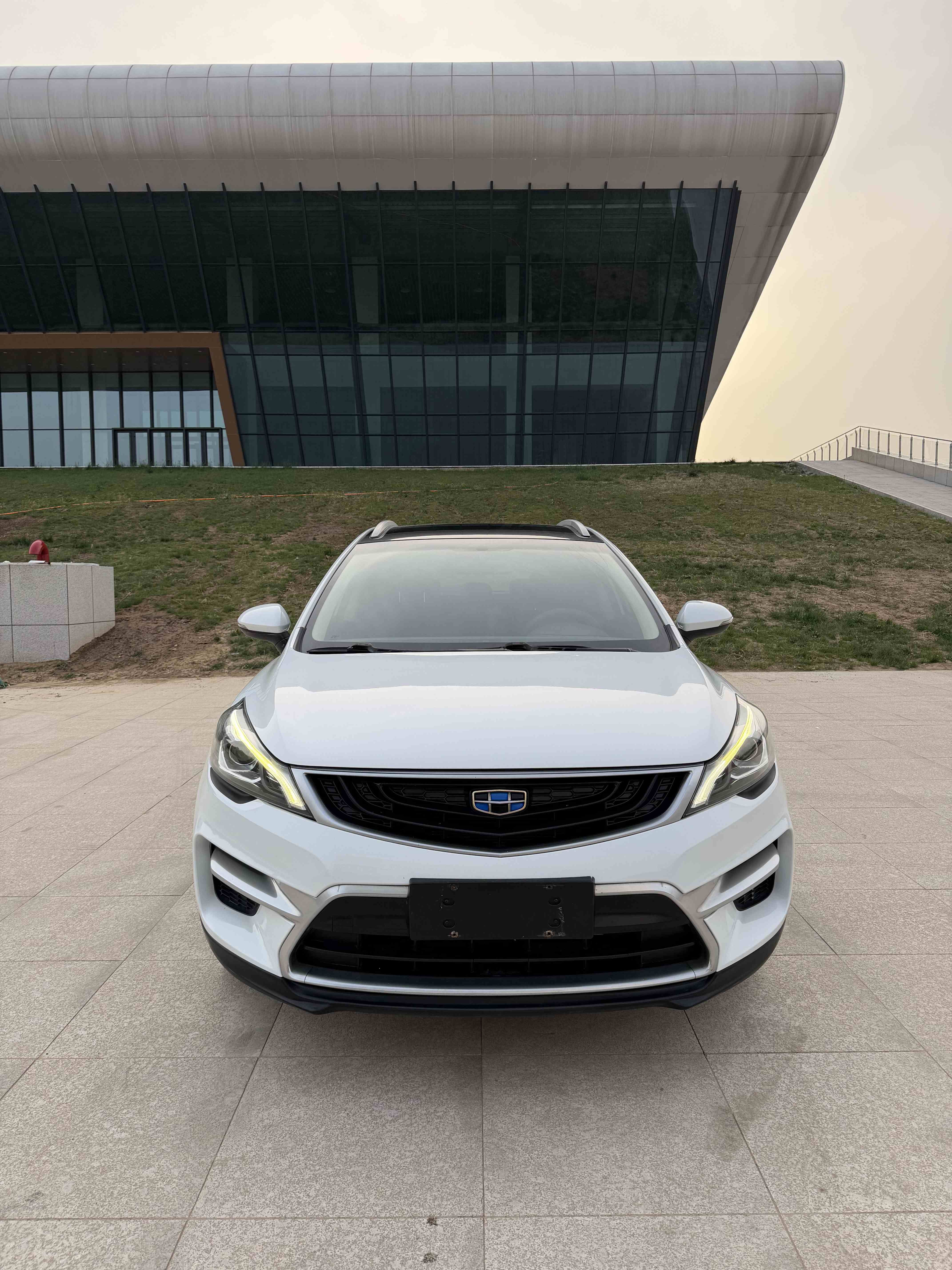 GEELY Emgrand GS 2017 car image #4