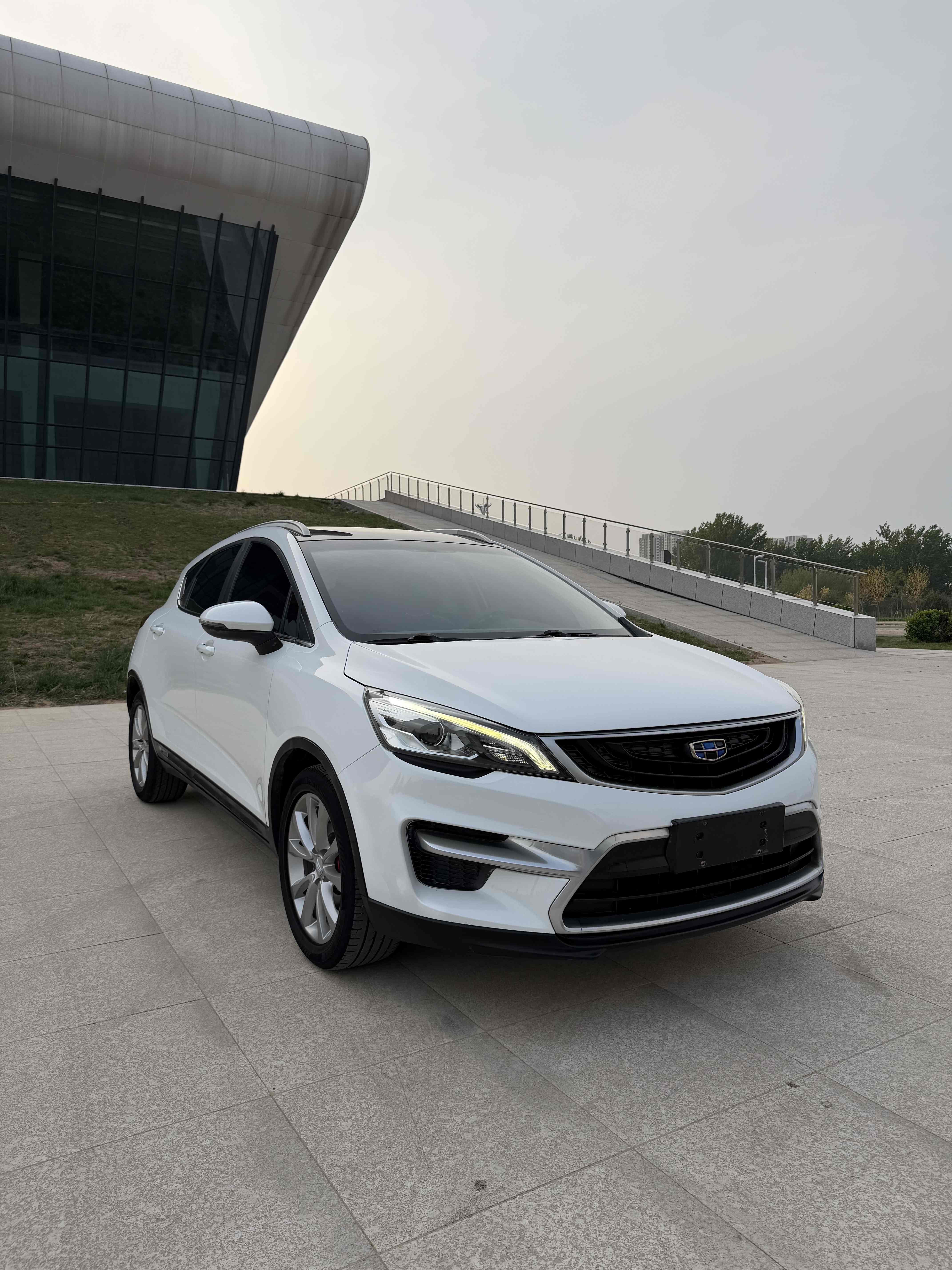 GEELY Emgrand GS 2017 car image #3