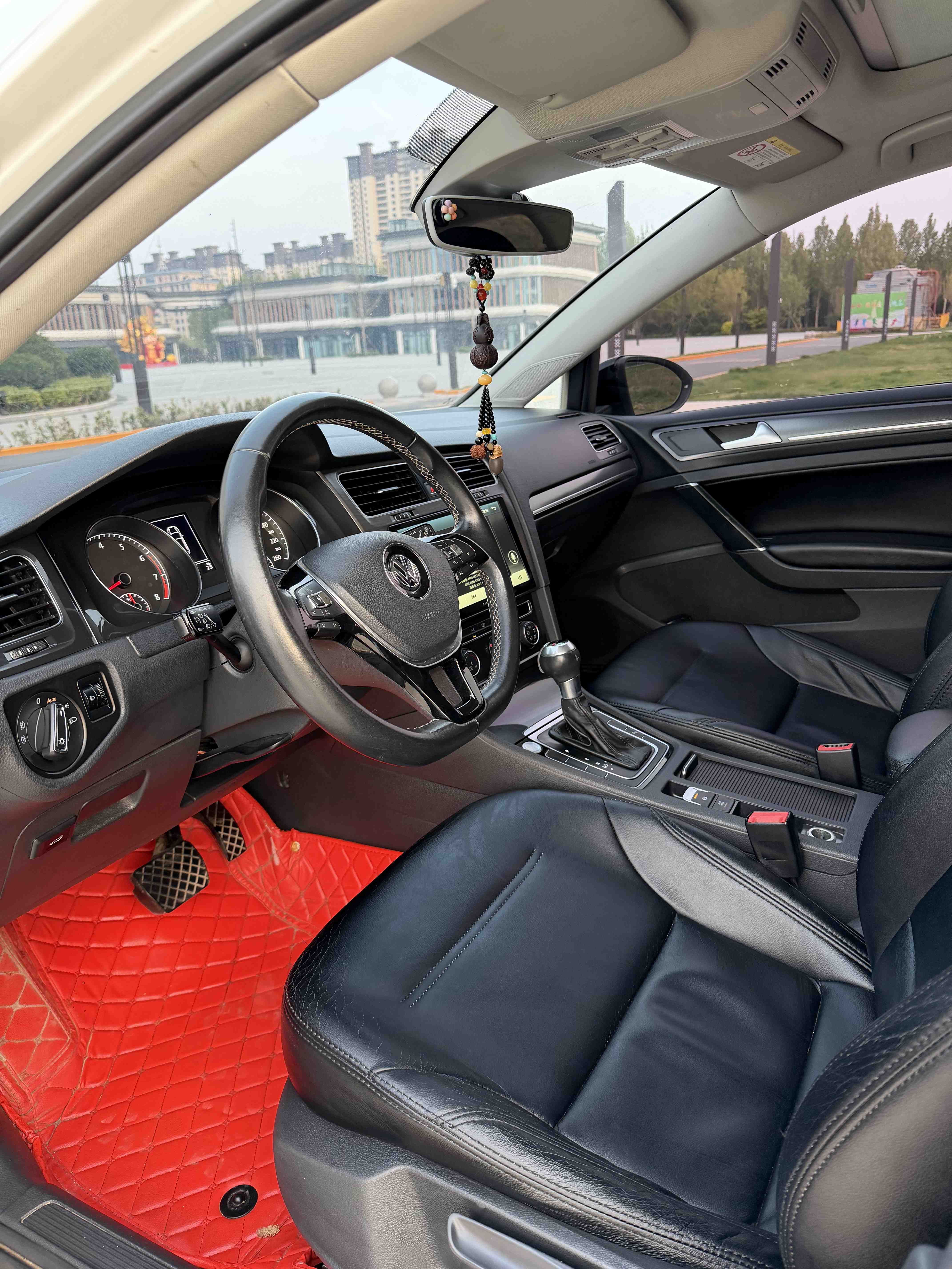 Volkswagen Golf 2017 car image #8