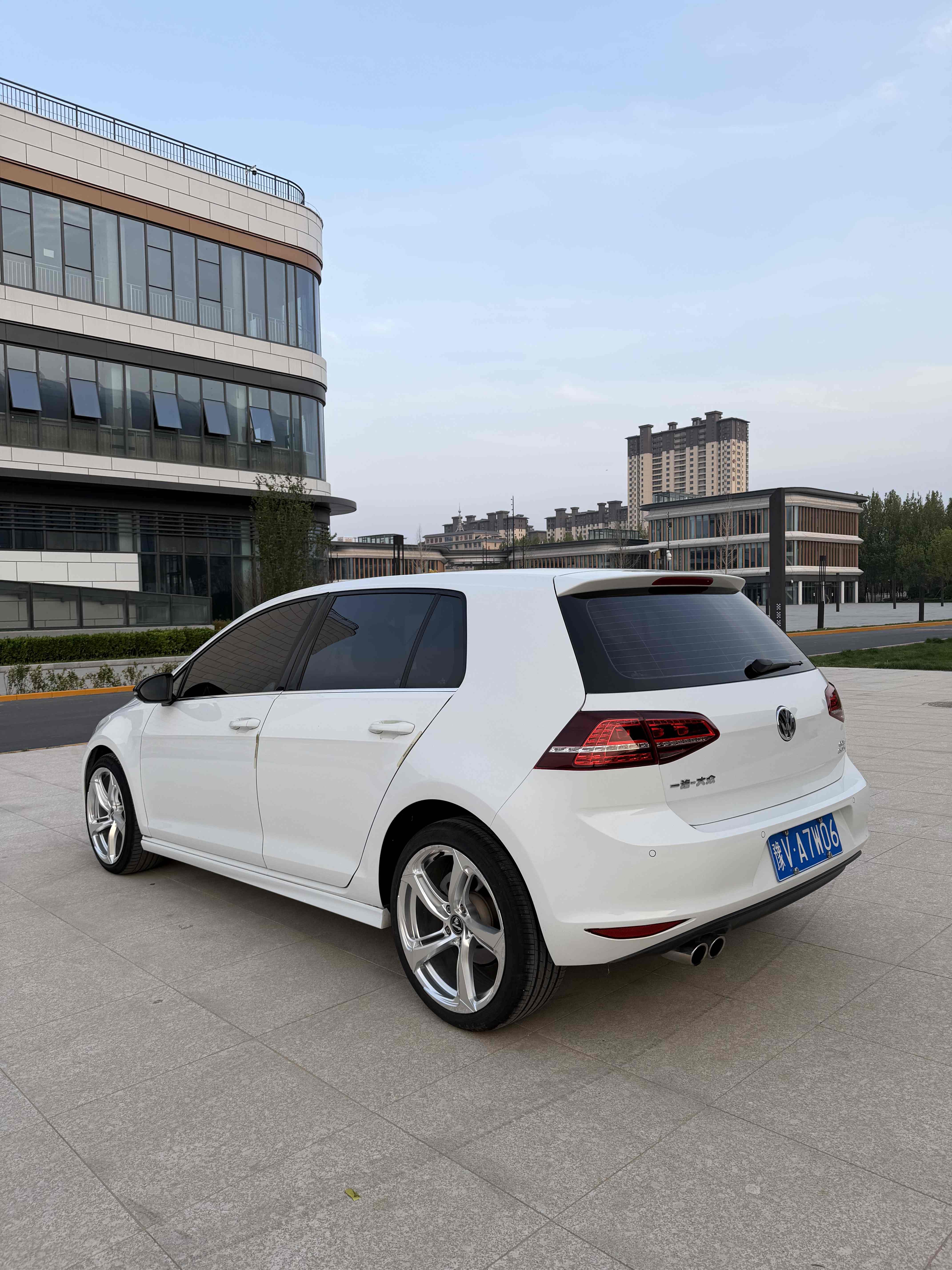 Volkswagen Golf 2017 car image #5