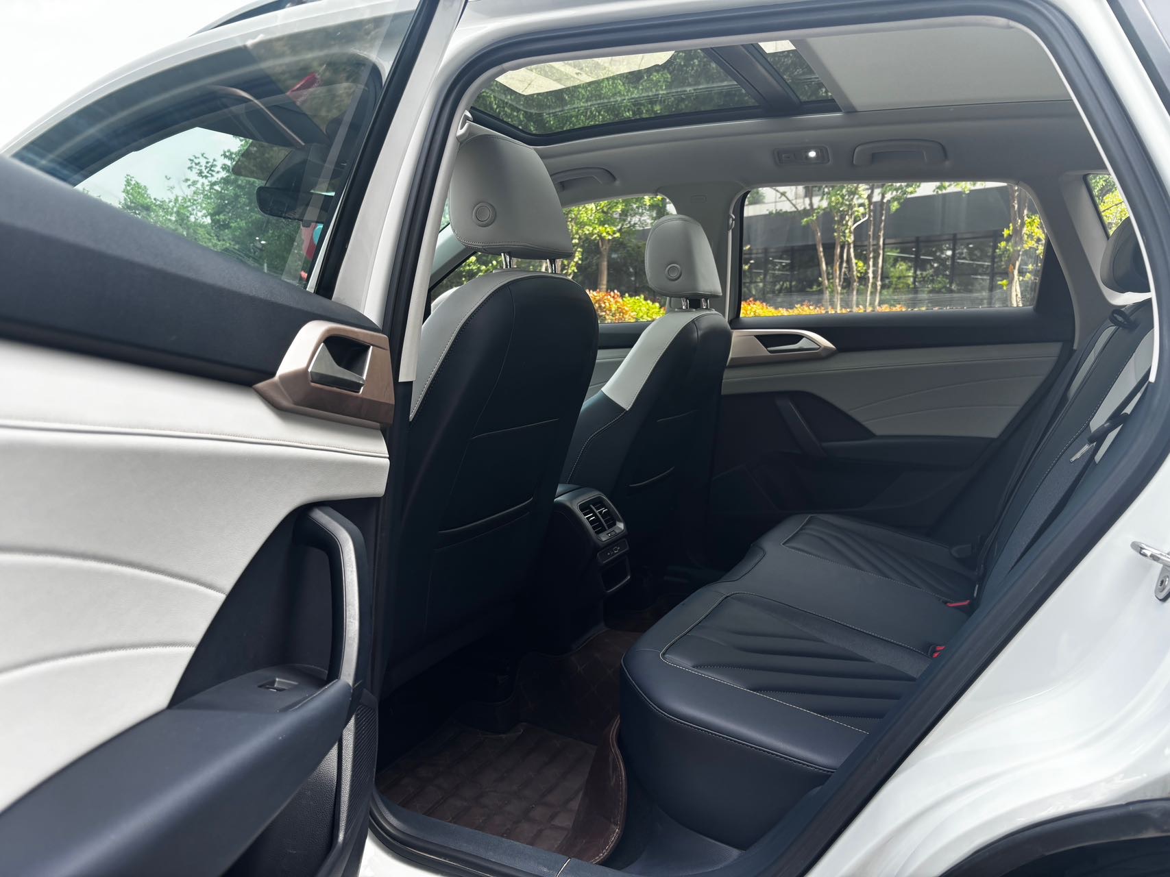 Volkswagen Tharu 2023 car image #7