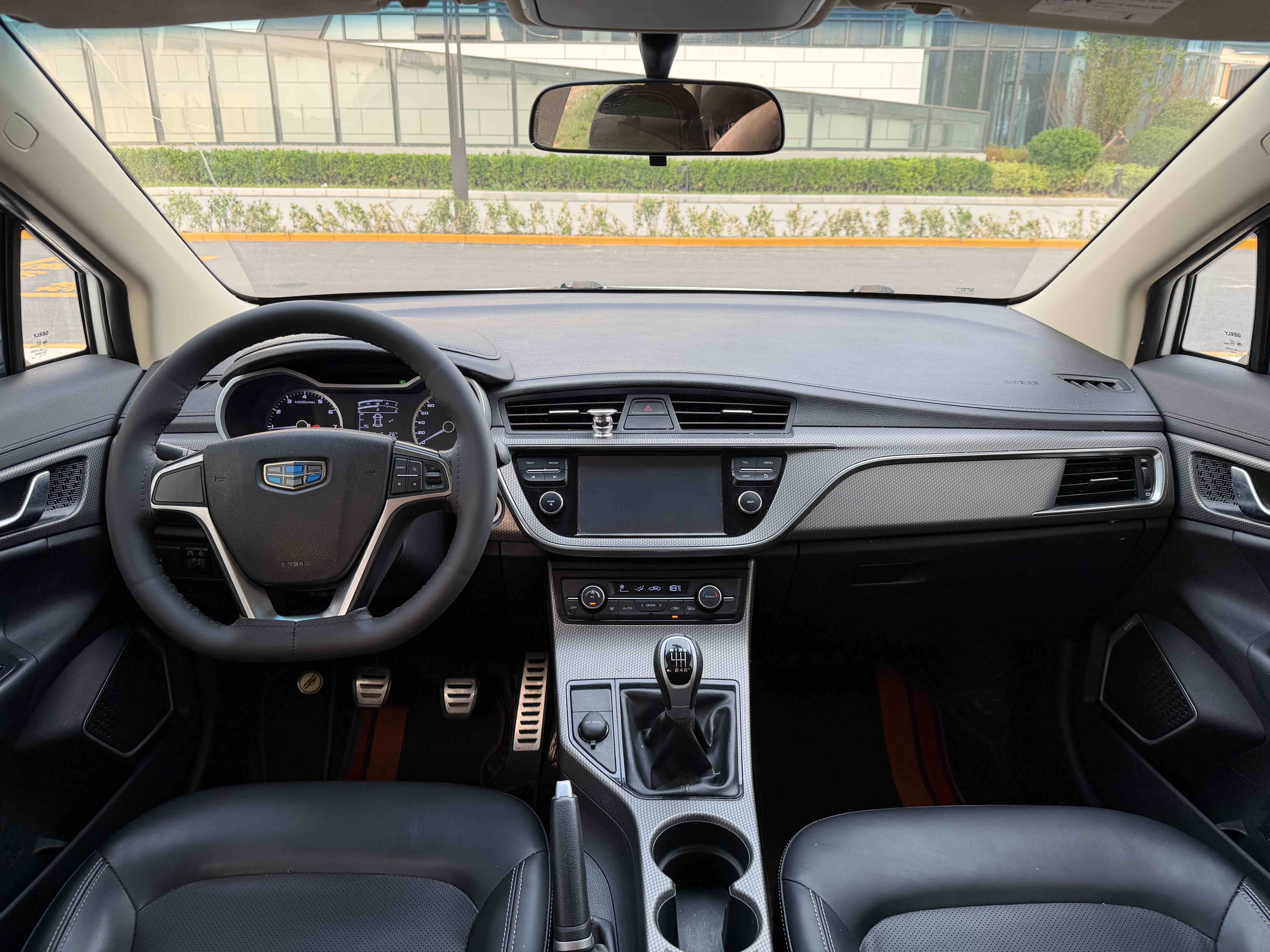 GEELY Emgrand GS 2017 car image #10