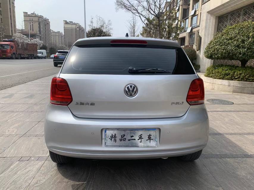 Volkswagen Polo 2012 car image #8