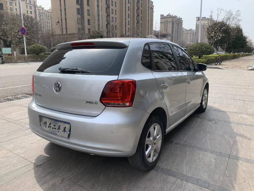 Volkswagen Polo 2012 car image #7