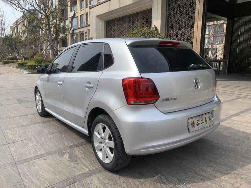 Volkswagen Polo 2012 car image #9