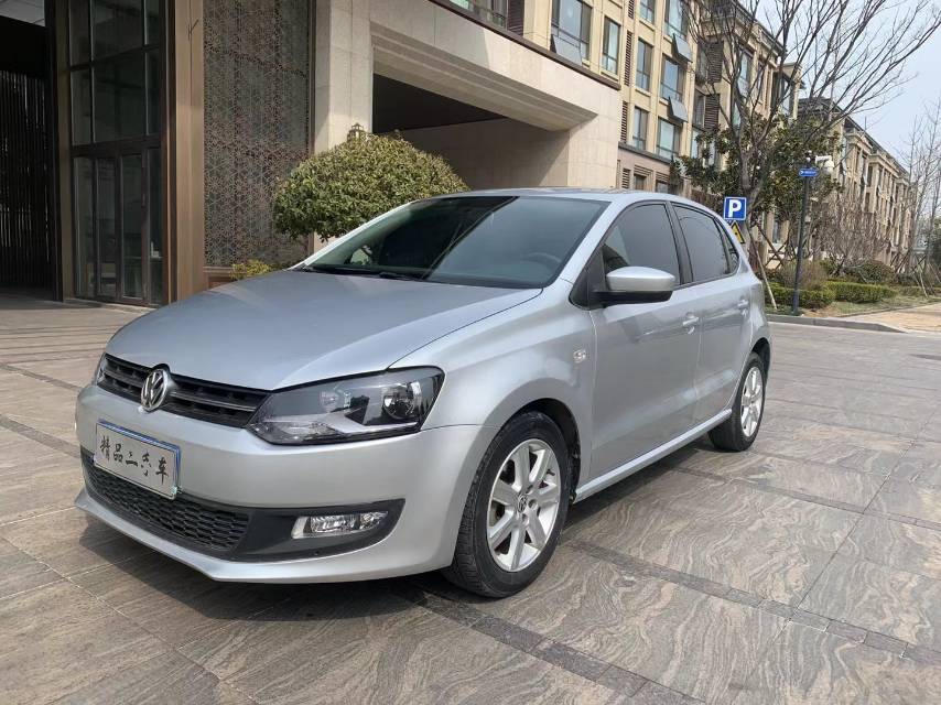 Volkswagen Polo 2012 car image #2