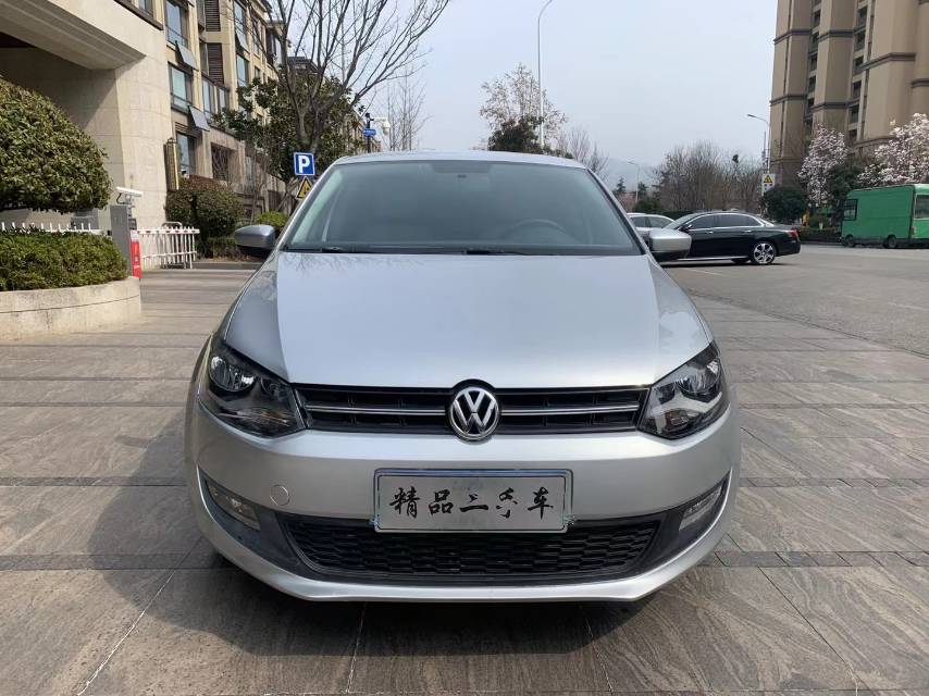 Volkswagen Polo 2012 car image #4