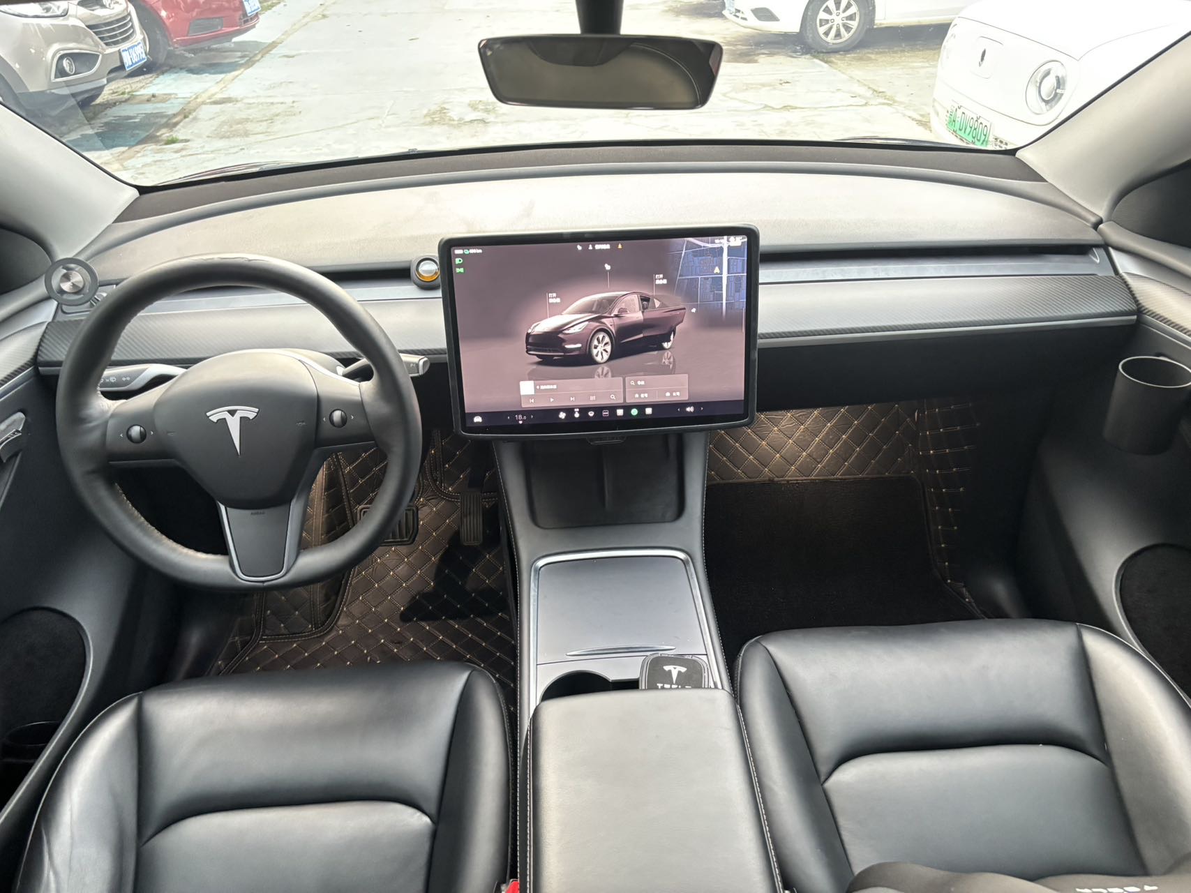 Tesla Model Y 2023 car image #11