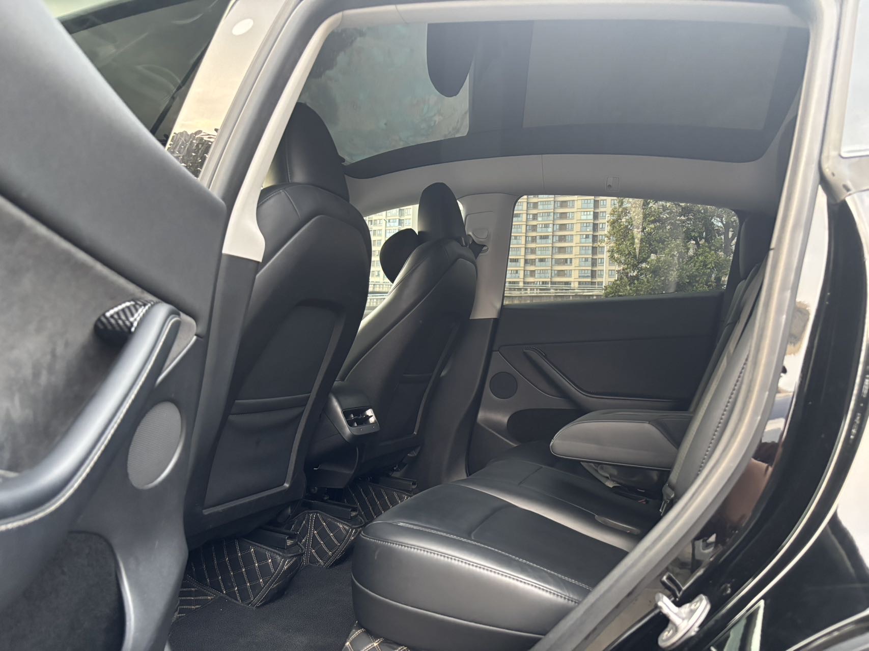 Tesla Model Y 2023 car image #10