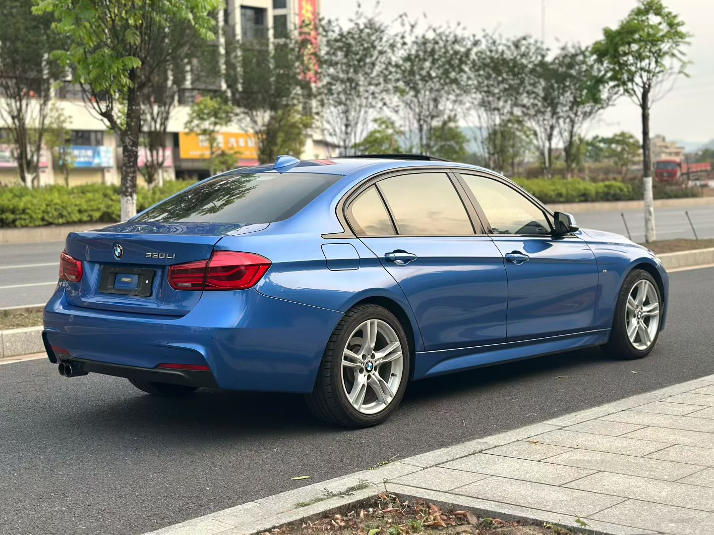 BMW 3 Series 2017 #5 BMW 3 Series 2017 car image #5
