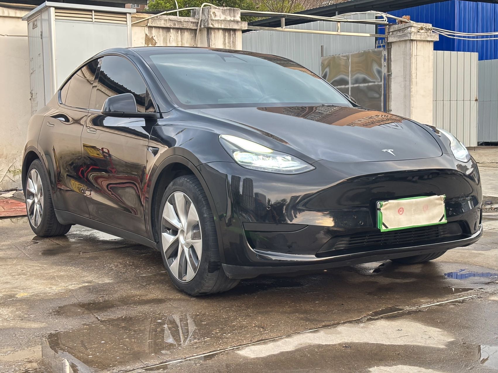 Tesla Model Y 2023 car image #5
