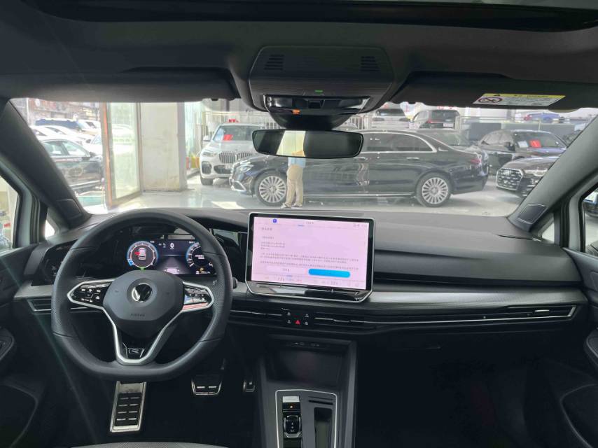 Volkswagen Golf 2025 car image #6