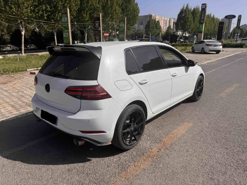 2019 car image #6