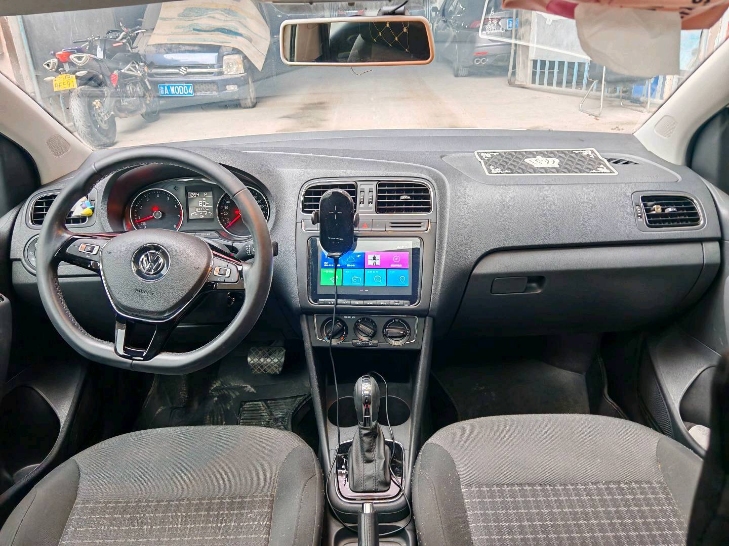 Volkswagen Polo 2017 car image #9
