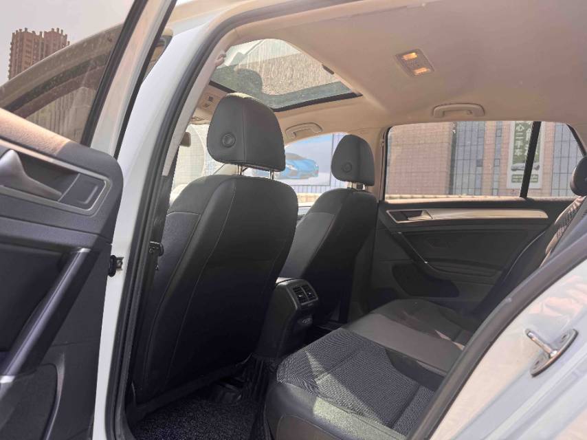 2019 car image #10