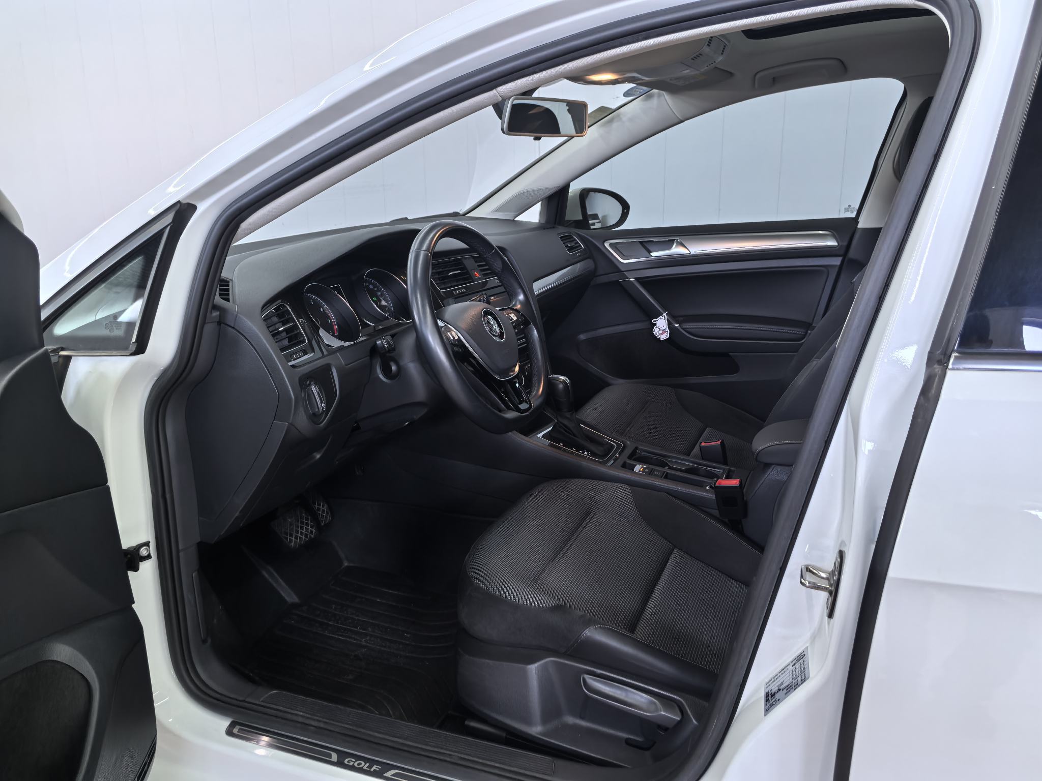 Volkswagen Golf 2019 #8 Volkswagen Golf 2019 car image #8