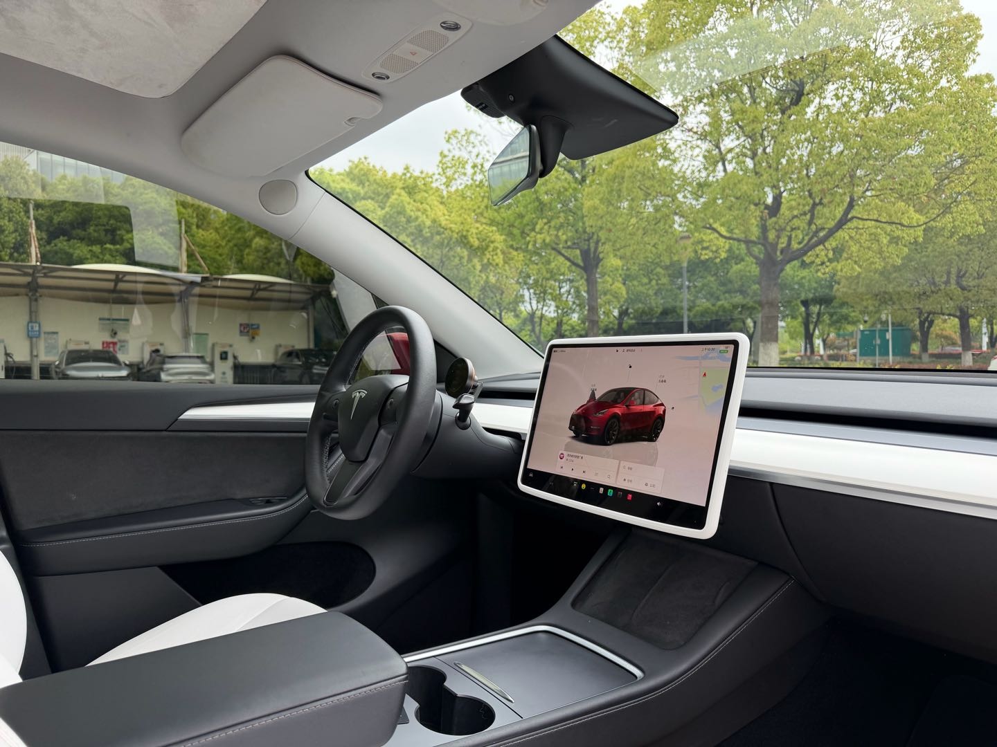 Tesla Model Y 2023 car image #8