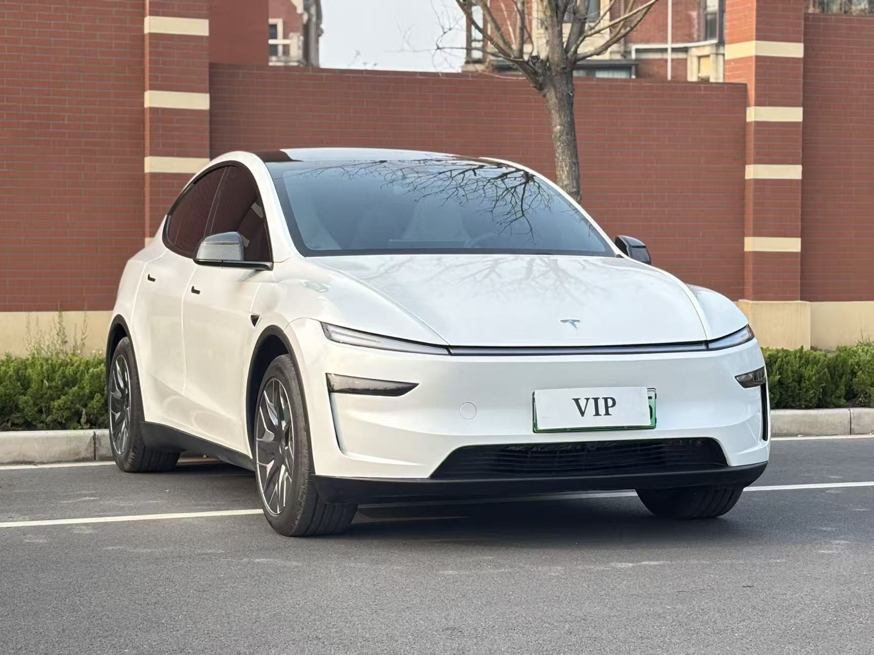 Tesla Model Y L 2025 #4 Tesla Model Y L 2025 car image #4