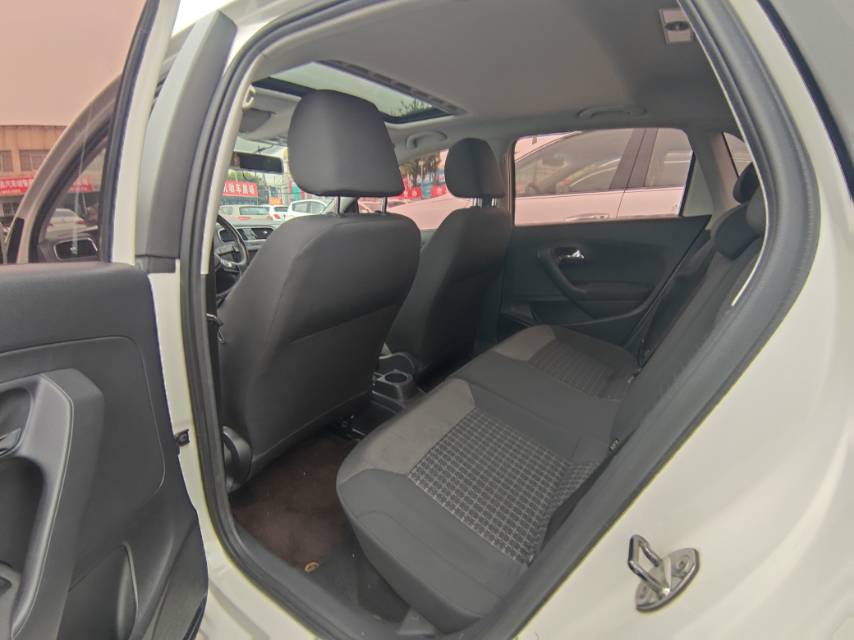 Volkswagen Polo 2018 car image #9