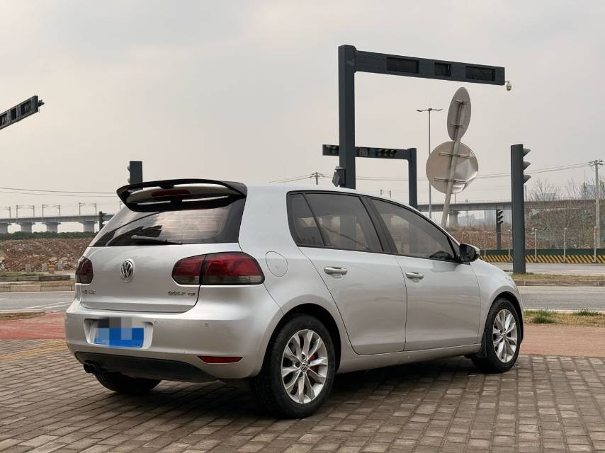 Volkswagen Golf 2012 car image #8