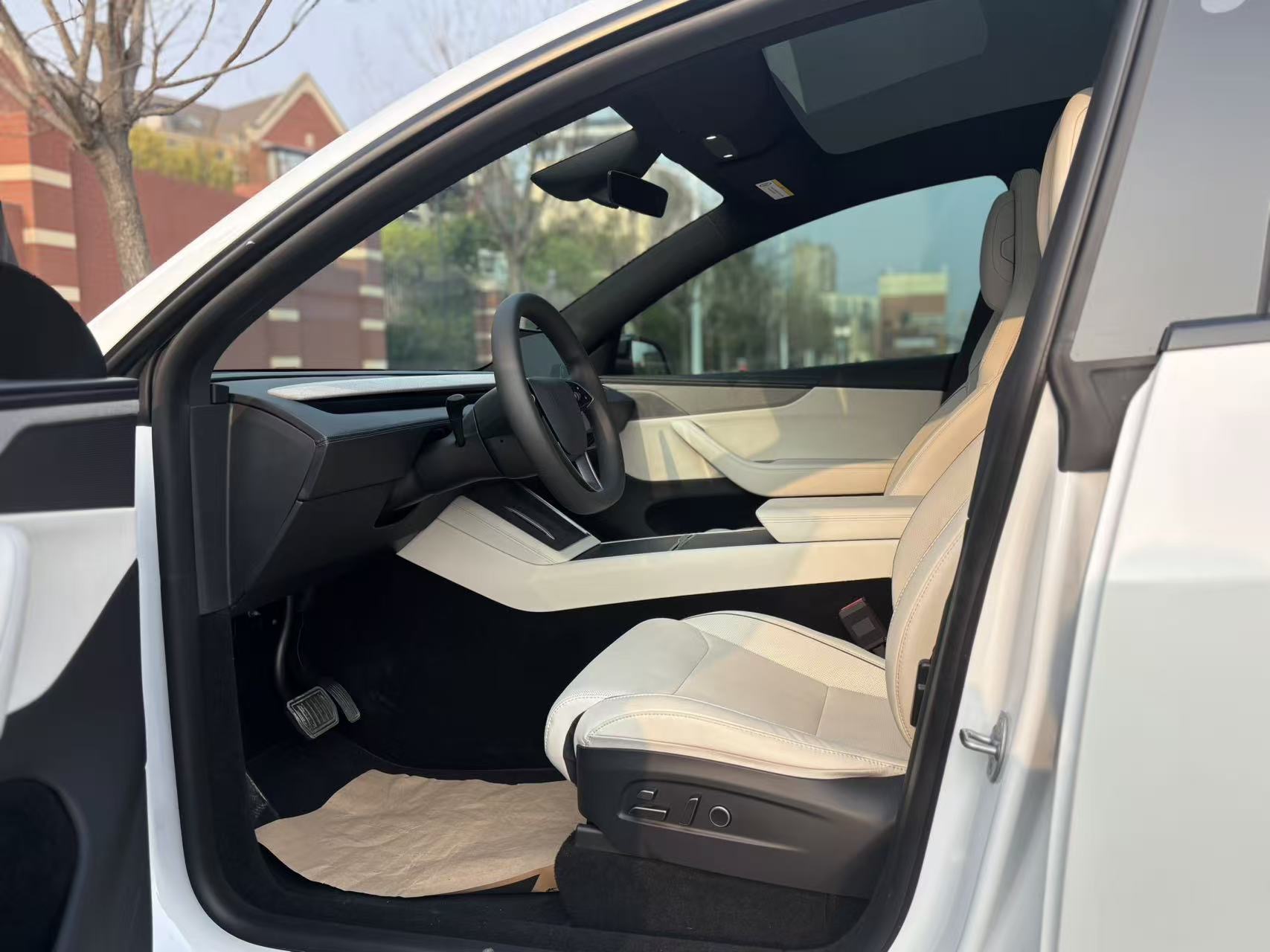 Tesla Model Y L 2025 #5 Tesla Model Y L 2025 car image #5