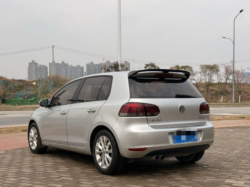 Volkswagen Golf 2012 car image #6