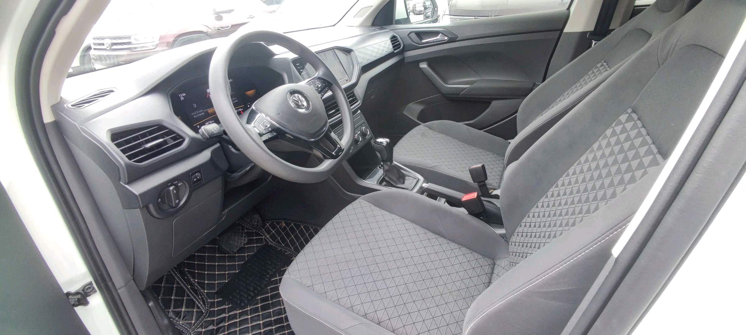 Volkswagen T-Cross 2023 car image #6