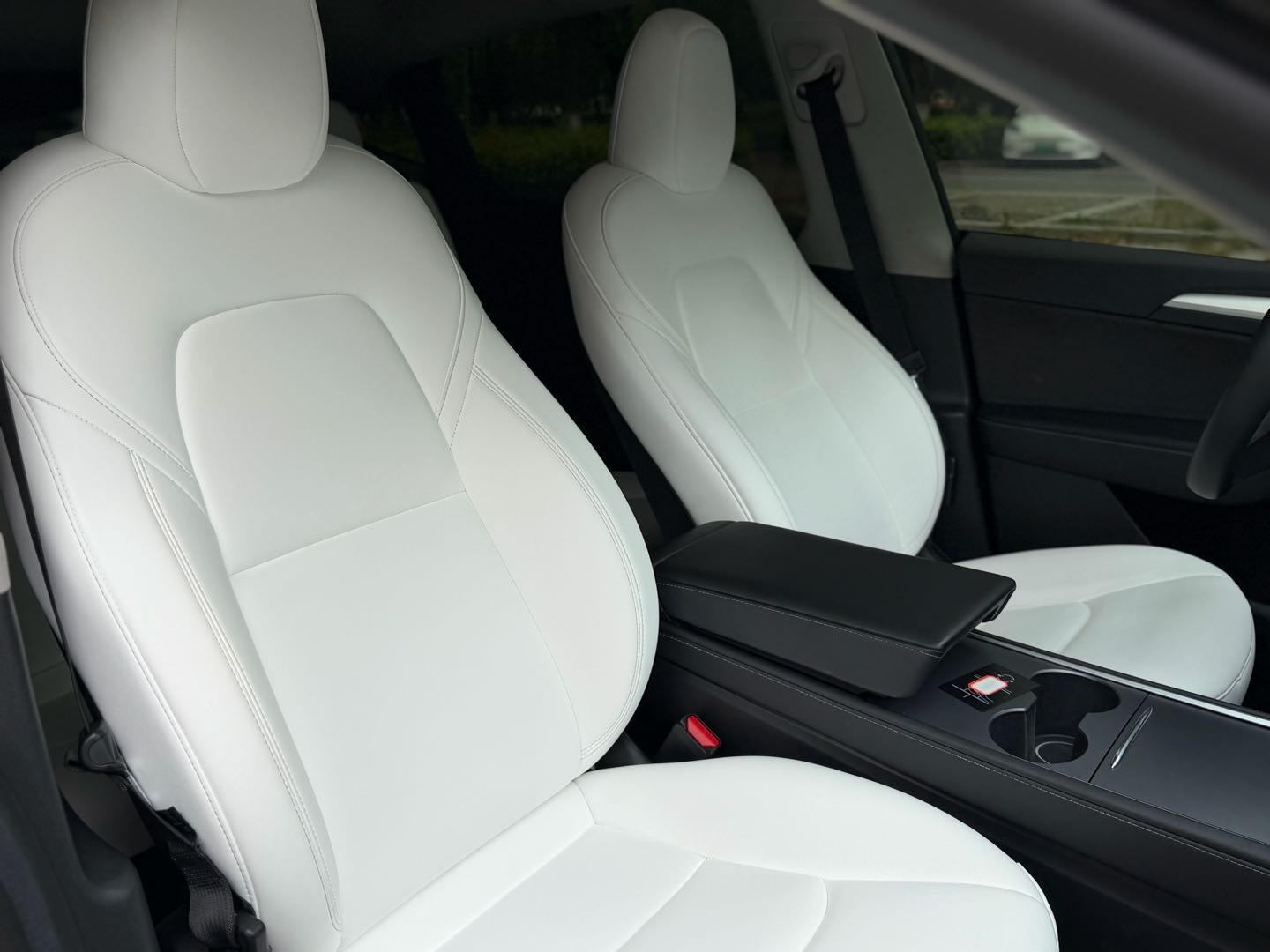 Tesla Model Y 2023 car image #9