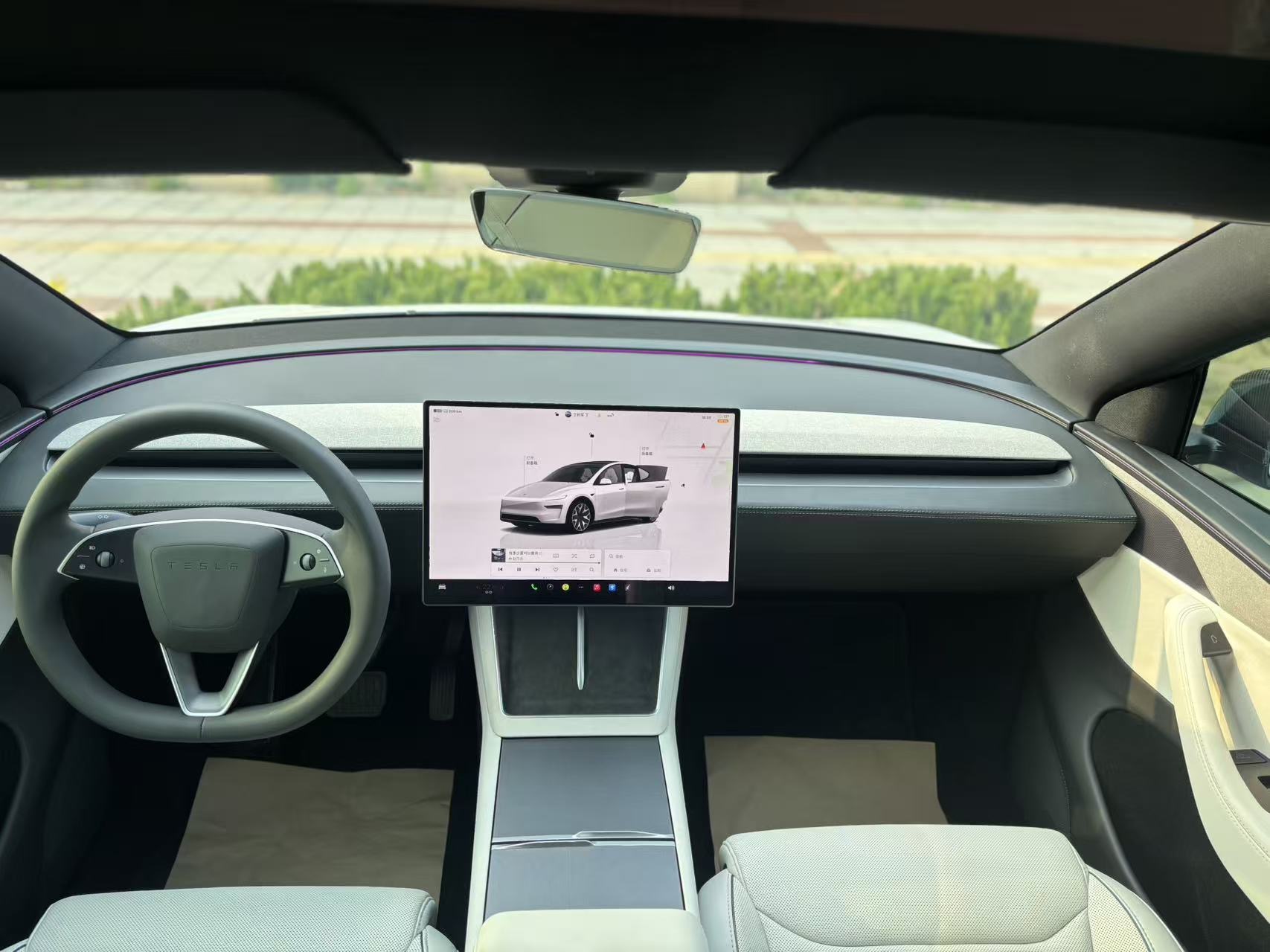 Tesla Model Y L 2025 #7 Tesla Model Y L 2025 car image #7