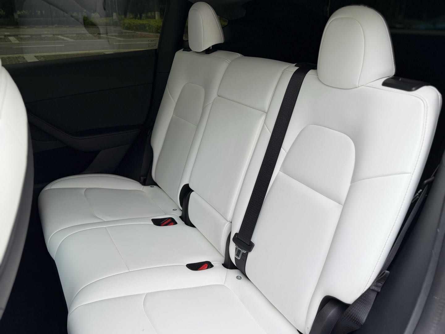Tesla Model Y 2023 car image #11